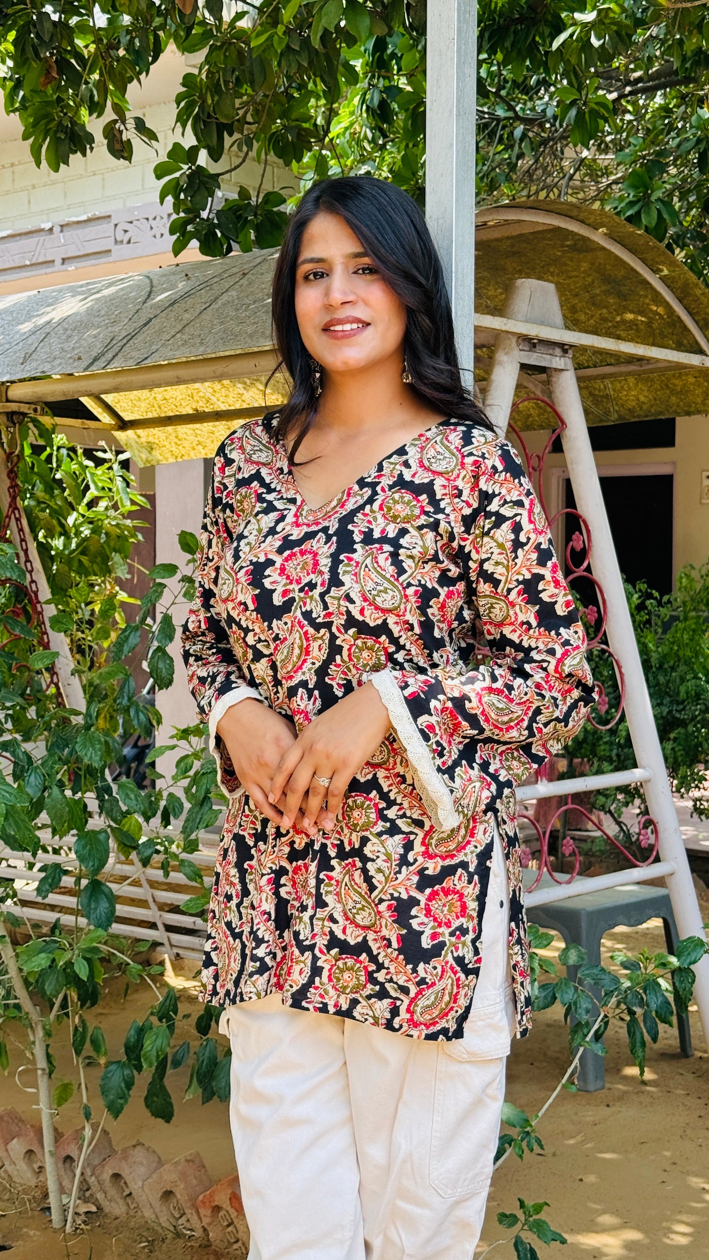 Gulmohar bloom—black floral kurti with tassel back🖤🪞
